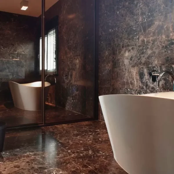 Marmer Dark Emperador cocok untuk Kamar Mandi